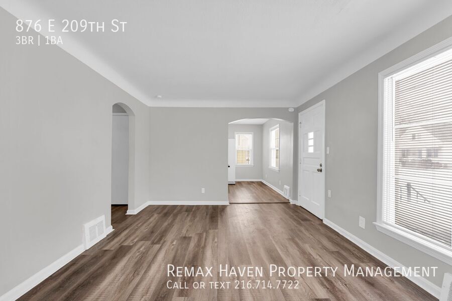 876 E 209th St, Euclid - Spacious 3-bed 1-bath single-family home! property image