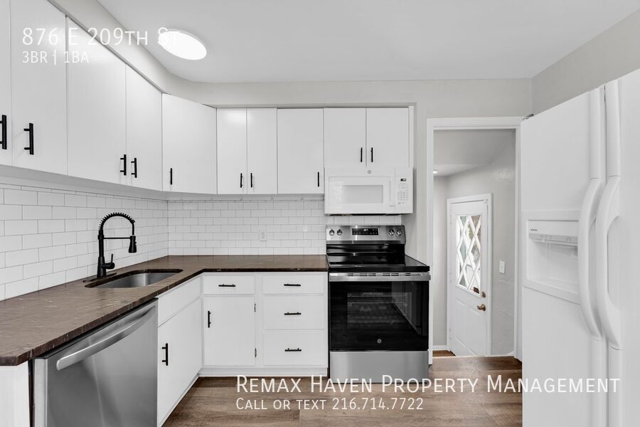 876 E 209th St, Euclid - Spacious 3-bed 1-bath single-family home! property image