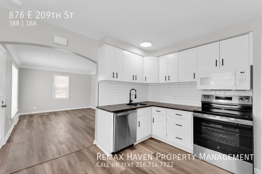876 E 209th St, Euclid - Spacious 3-bed 1-bath single-family home! property image