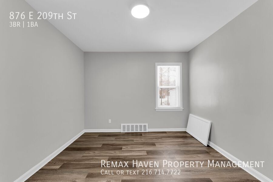 876 E 209th St, Euclid - Spacious 3-bed 1-bath single-family home! property image