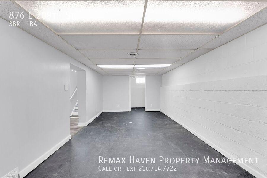 876 E 209th St, Euclid - Spacious 3-bed 1-bath single-family home! property image