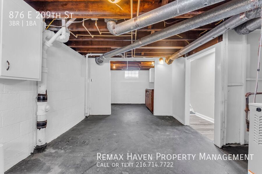 876 E 209th St, Euclid - Spacious 3-bed 1-bath single-family home! property image