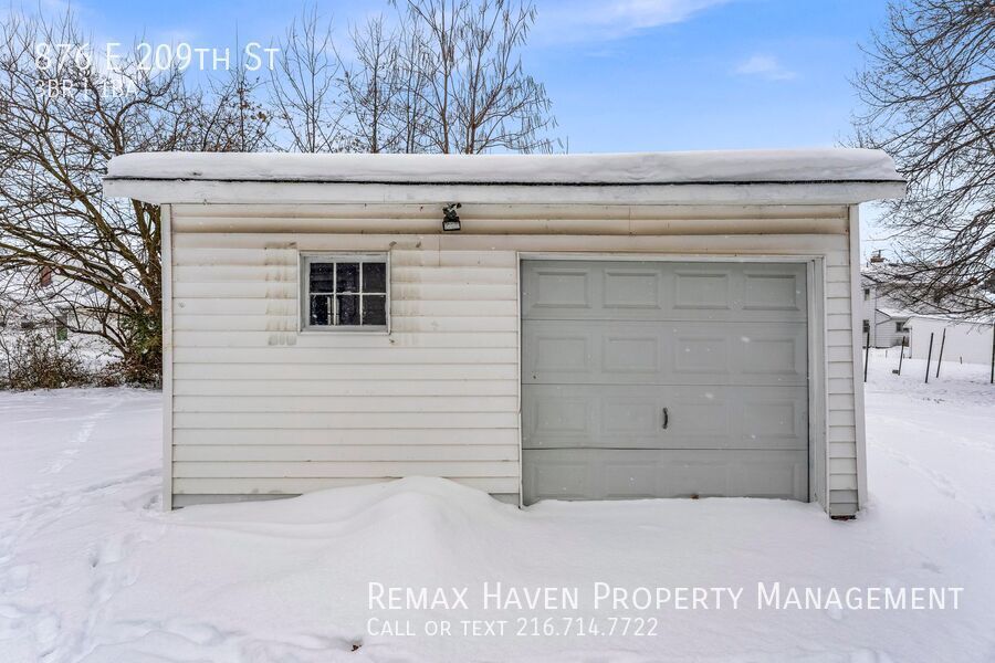 876 E 209th St, Euclid - Spacious 3-bed 1-bath single-family home! property image