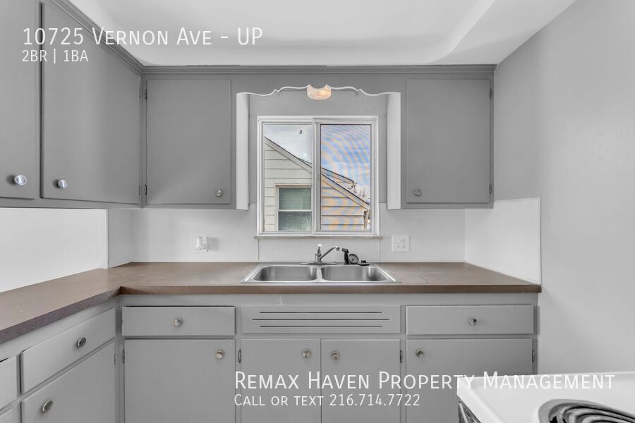 10725 Vernon Ave | UP, Garfield Heights - Spacious 2-bed 1-bath multi-family home! property image