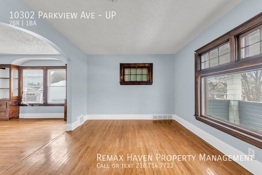10302 Parview Ave| UP, Garfield Heights - Spacious 2-bed 1-bath multi-family home!  property image