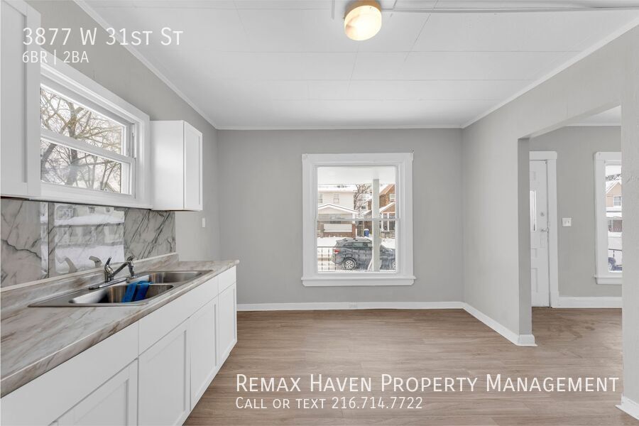 3877 W 31st St, Cleveland - Spacious 6-bed 2-bath single-family home! property image