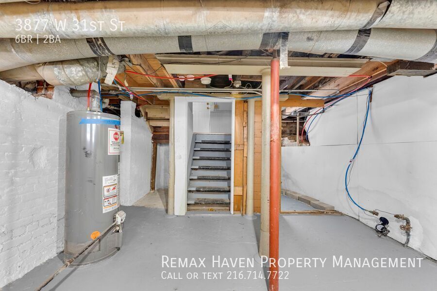 3877 W 31st St, Cleveland - Spacious 6-bed 2-bath single-family home! property image