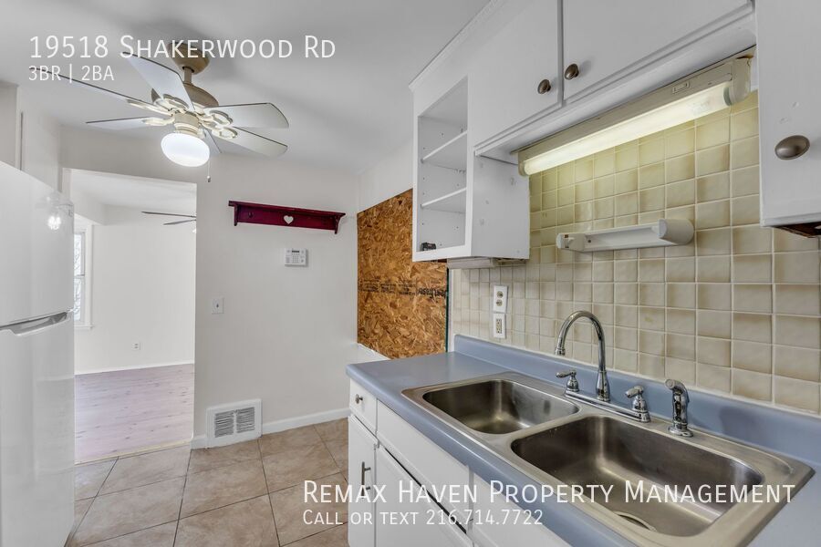 19518 Shakerwood Rd, Warrensville Heights - Spacious 3 - bed 1.5 - bath single-family home! property image