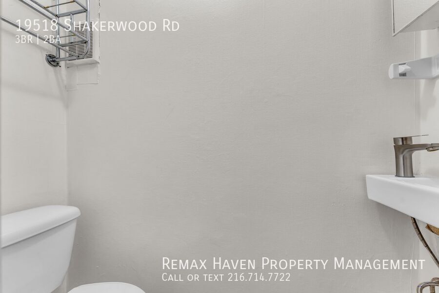 19518 Shakerwood Rd, Warrensville Heights - Spacious 3 - bed 1.5 - bath single-family home! property image