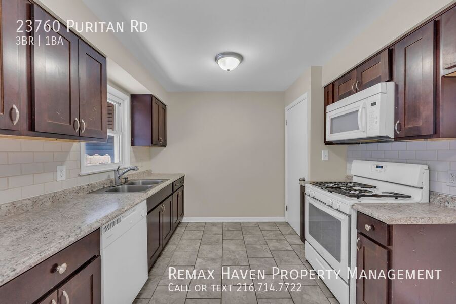 23760 Puritan Rd, Euclid - Spacious 3- bed 1- bath single-family home! property image