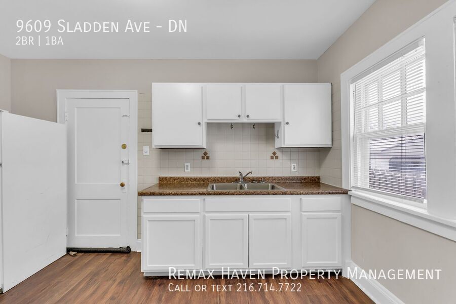 9609 Sladden Ave | DN, Garfield Heights - Spacious 2-bed 1-bath multi-family home! property image
