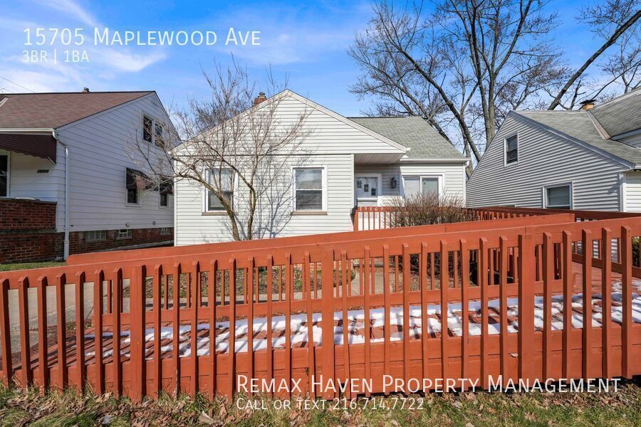 15705 Maplewood Ave, Maple Heights - Spacious 3-bed 1-bath single-family home! property image