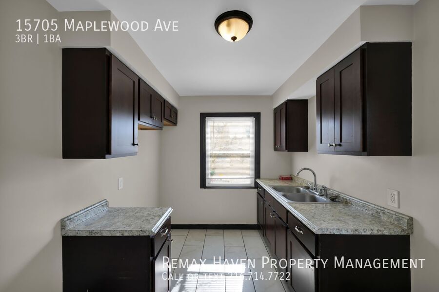 15705 Maplewood Ave, Maple Heights - Spacious 3-bed 1-bath single-family home! property image