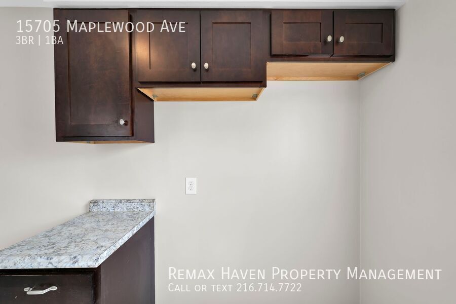 15705 Maplewood Ave, Maple Heights - Spacious 3-bed 1-bath single-family home! property image