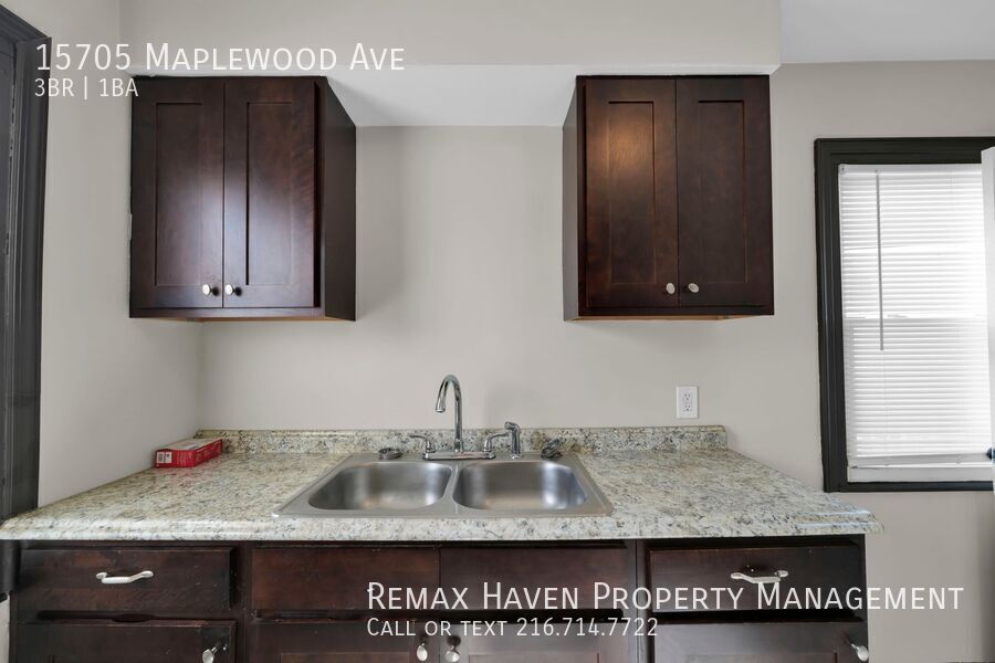 15705 Maplewood Ave, Maple Heights - Spacious 3-bed 1-bath single-family home! property image
