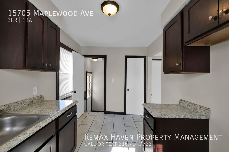 15705 Maplewood Ave, Maple Heights - Spacious 3-bed 1-bath single-family home! property image