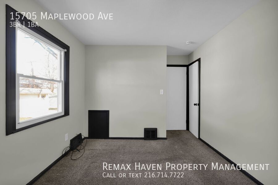 15705 Maplewood Ave, Maple Heights - Spacious 3-bed 1-bath single-family home! property image
