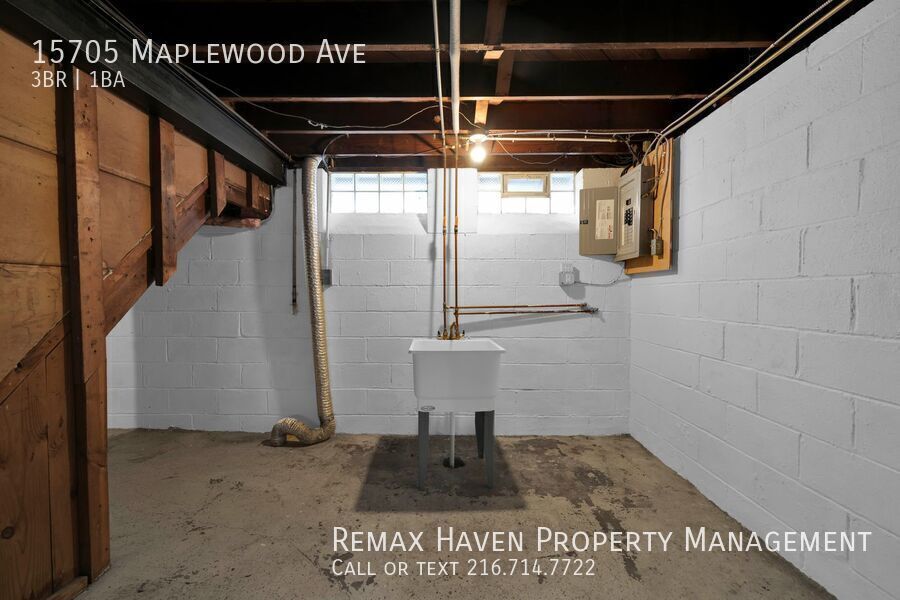 15705 Maplewood Ave, Maple Heights - Spacious 3-bed 1-bath single-family home! property image