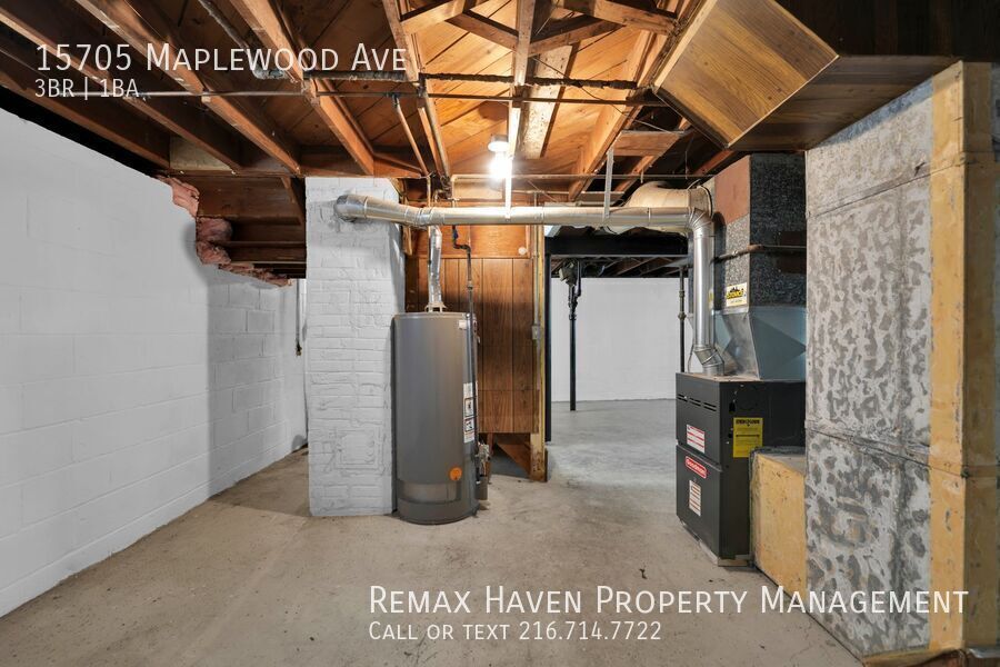 15705 Maplewood Ave, Maple Heights - Spacious 3-bed 1-bath single-family home! property image