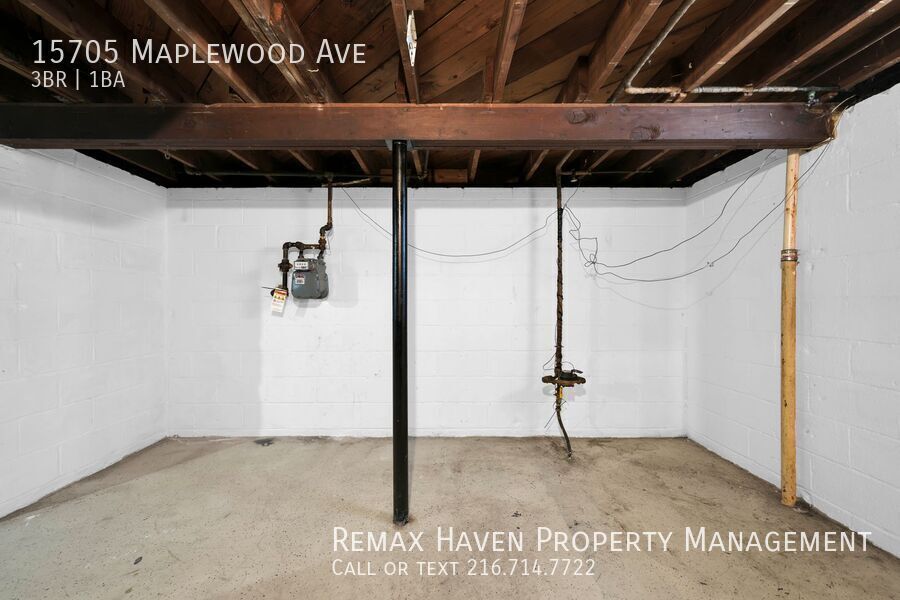 15705 Maplewood Ave, Maple Heights - Spacious 3-bed 1-bath single-family home! property image