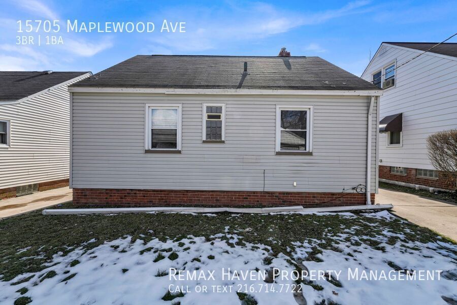 15705 Maplewood Ave, Maple Heights - Spacious 3-bed 1-bath single-family home! property image