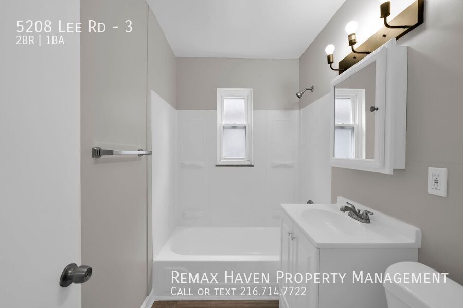 5208 Lee Rd | Apt 3, Maple Heights - Spacious 2 bed 1 bath apartment! property image