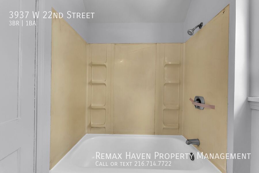 3937 W 22nd St, Cleveland - Spacious 3-bed 1-bath single-family home! property image