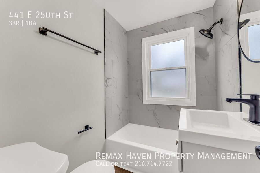 441 E 250th St, Euclid - Spacious 3-bed 1-bath single-family home! property image