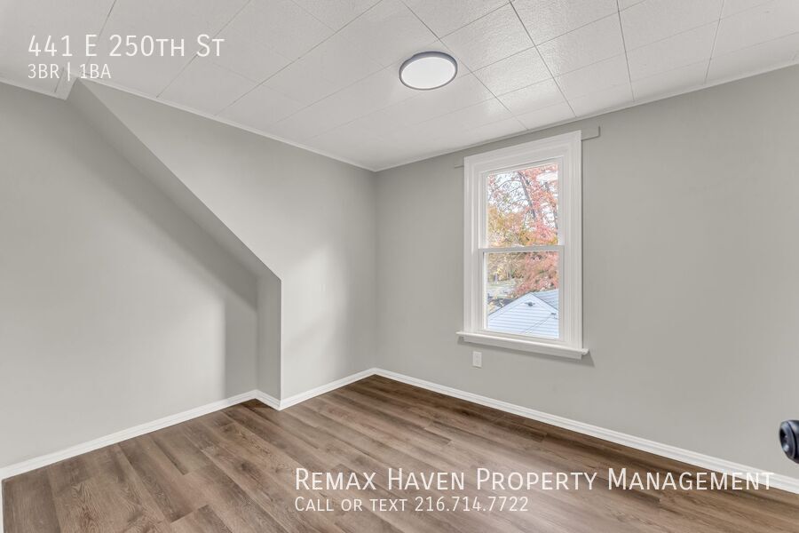 441 E 250th St, Euclid - Spacious 3-bed 1-bath single-family home! property image