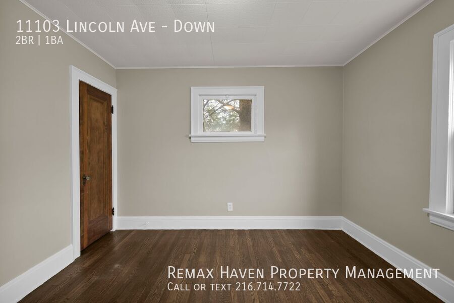 11103 Lincoln Ave | DN, Garfield Heights - Spacious 2-bed 1-bath multi-family home! property image