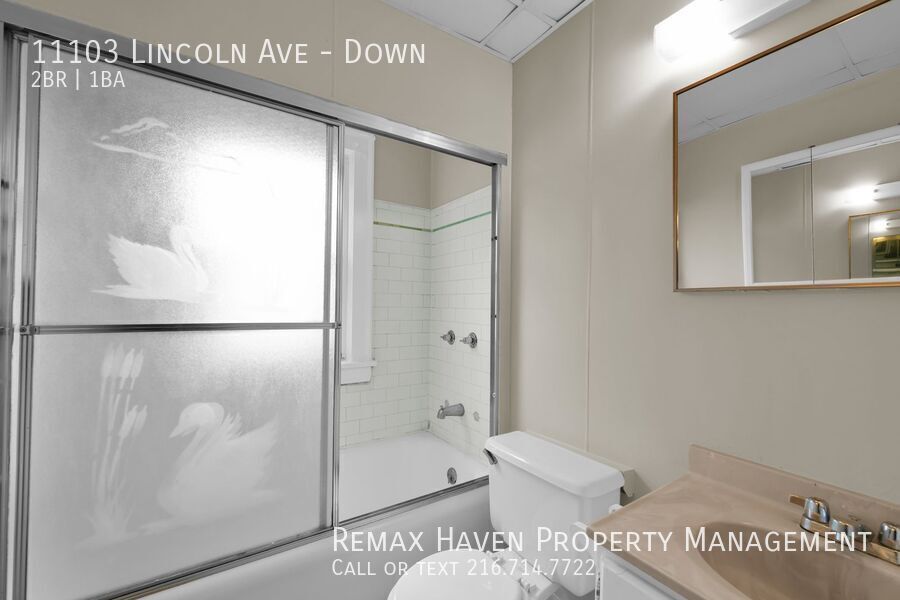 11103 Lincoln Ave | DN, Garfield Heights - Spacious 2-bed 1-bath multi-family home! property image