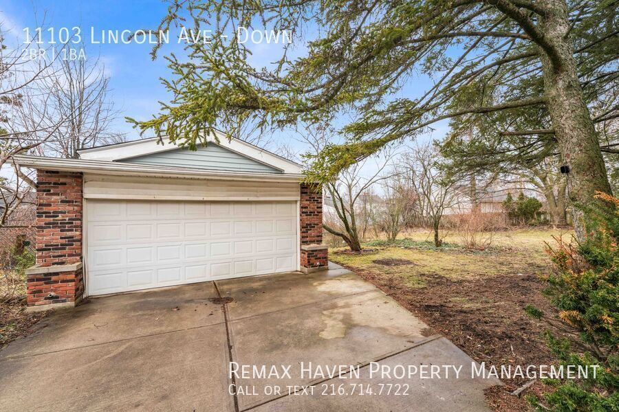 11103 Lincoln Ave | DN, Garfield Heights - Spacious 2-bed 1-bath multi-family home! property image