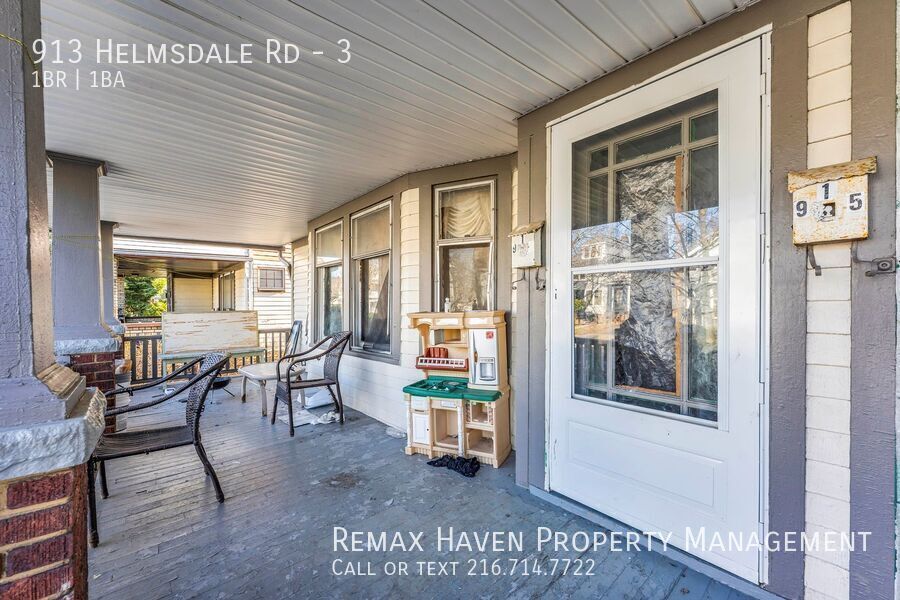 915 Helmsdale Rd | Unit 3, Cleveland Heights- Spacious 1 bed 1 bath multi-family home! property image