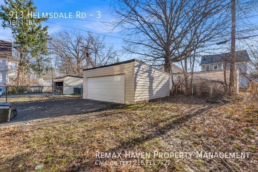915 Helmsdale Rd | Unit 3, Cleveland Heights- Spacious 1 bed 1 bath multi-family home! property image