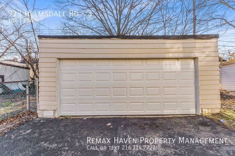 915 Helmsdale Rd | Unit 3, Cleveland Heights- Spacious 1 bed 1 bath multi-family home! property image