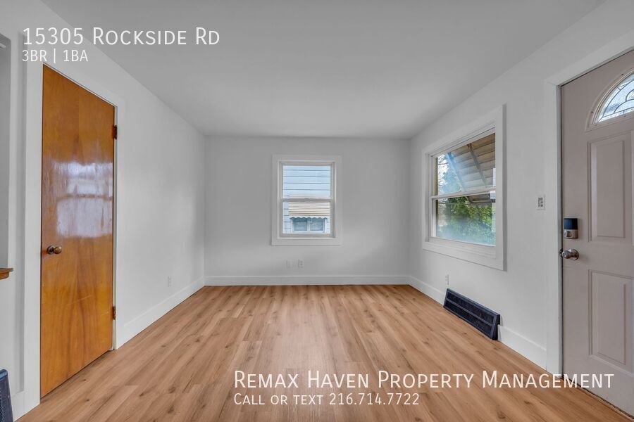 15305 Rockside Rd, Maple Heights- Spacious 3-bed 1-bath single-family home! property image