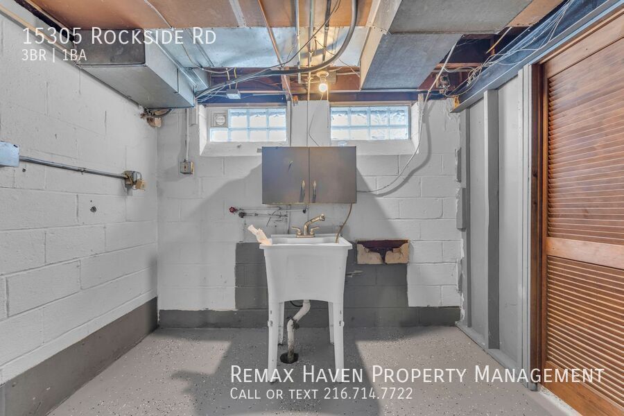 15305 Rockside Rd, Maple Heights- Spacious 3-bed 1-bath single-family home! property image