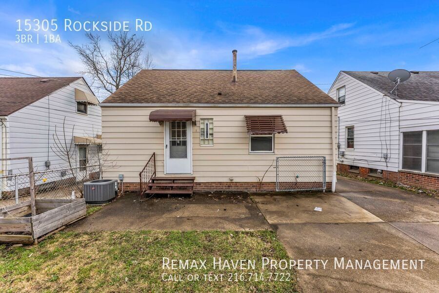 15305 Rockside Rd, Maple Heights- Spacious 3-bed 1-bath single-family home! property image
