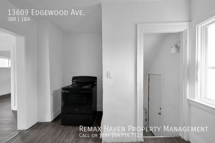 13609 Edgewood Ave, Cleveland - Spacious 3-bed 1-bath single-family home! property image