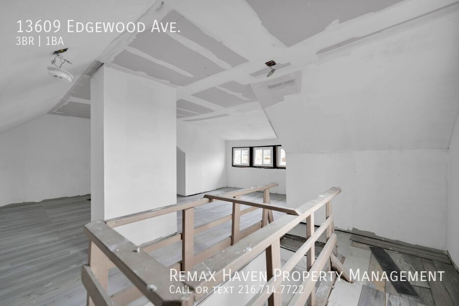 13609 Edgewood Ave, Cleveland - Spacious 3-bed 1-bath single-family home! property image
