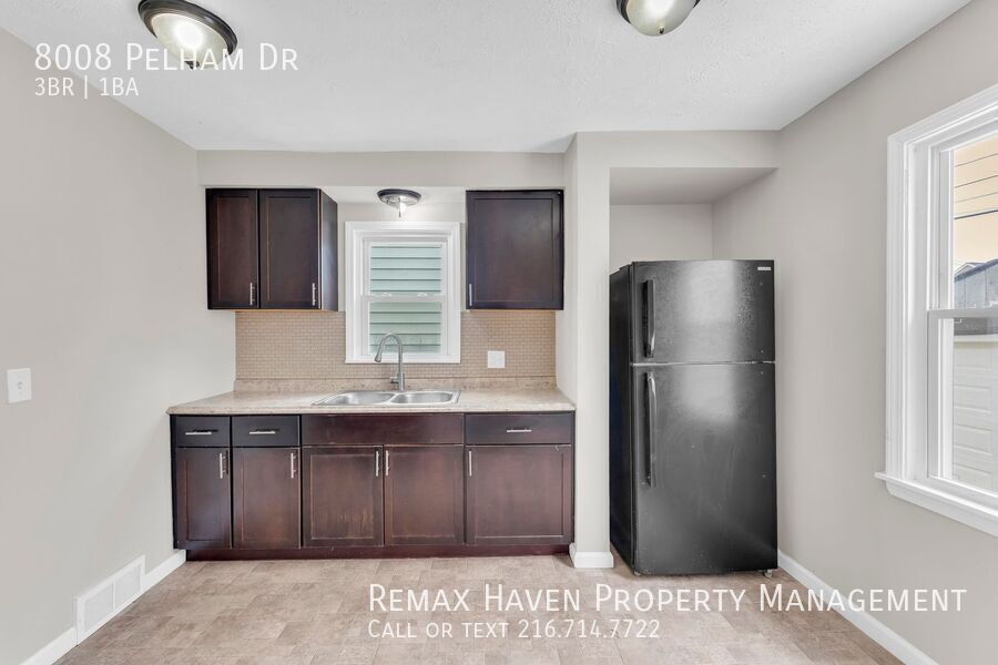 8008 Pelham Dr, Parma - Spacious 3 bed 1 bath single family home! property image