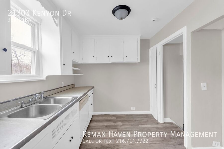 21303 Kenyon Dr, Maple Heights- Spacious 3-bed 1-bath single-family home! property image