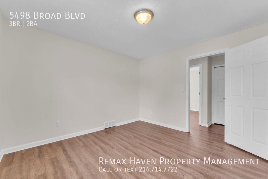 5498 Broad Blvd, North Ridgeville- Spacious 3-bed 1.5-bath single-family home! property image