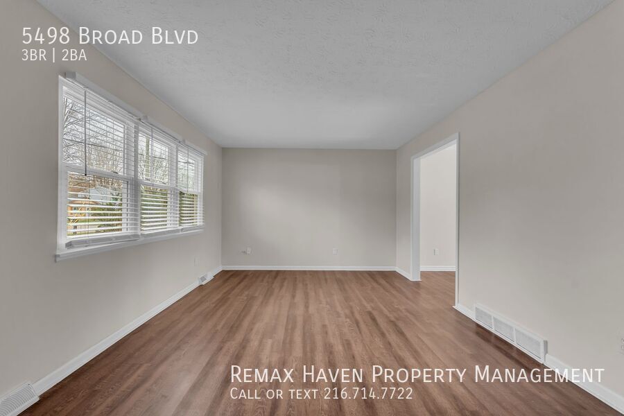 5498 Broad Blvd, North Ridgeville- Spacious 3-bed 1.5-bath single-family home! property image