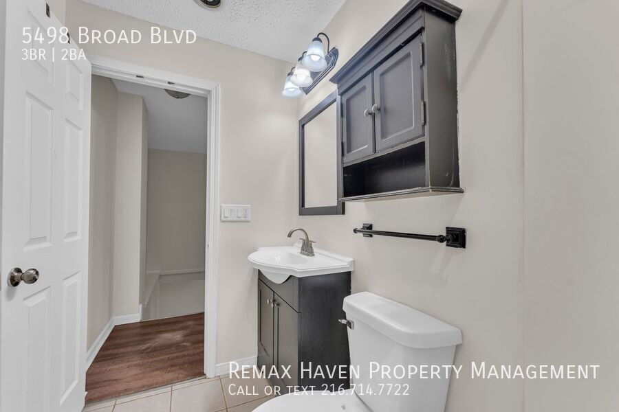 5498 Broad Blvd, North Ridgeville- Spacious 3-bed 1.5-bath single-family home! property image