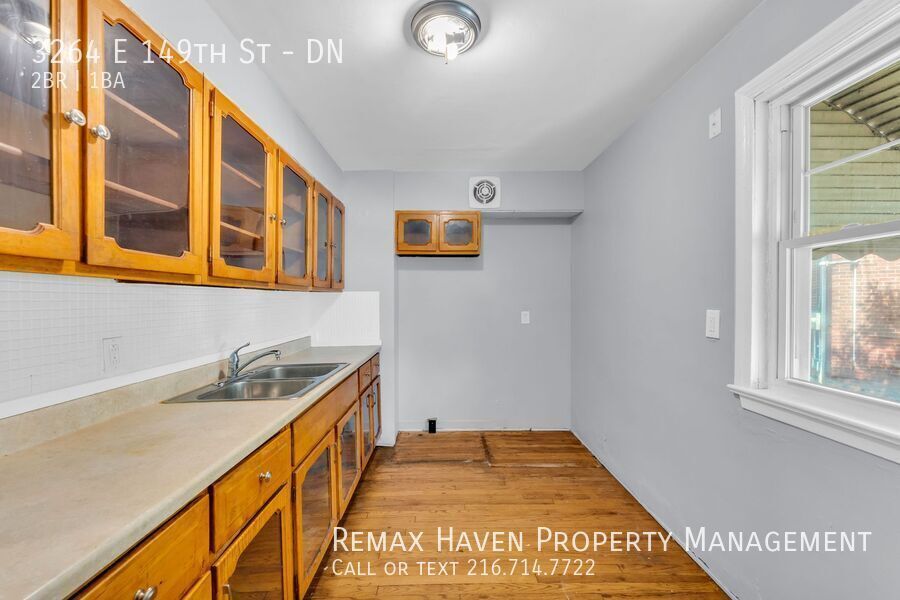 3264 E 149 St| DN, Cleveland- Spacious 2 bed 1 bath multi-family home! property image