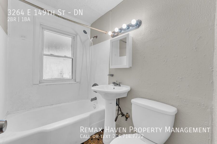 3264 E 149 St| DN, Cleveland- Spacious 2 bed 1 bath multi-family home! property image