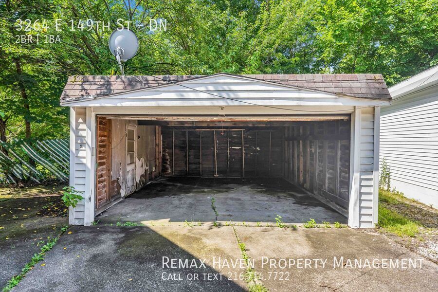 3264 E 149 St| DN, Cleveland- Spacious 2 bed 1 bath multi-family home! property image