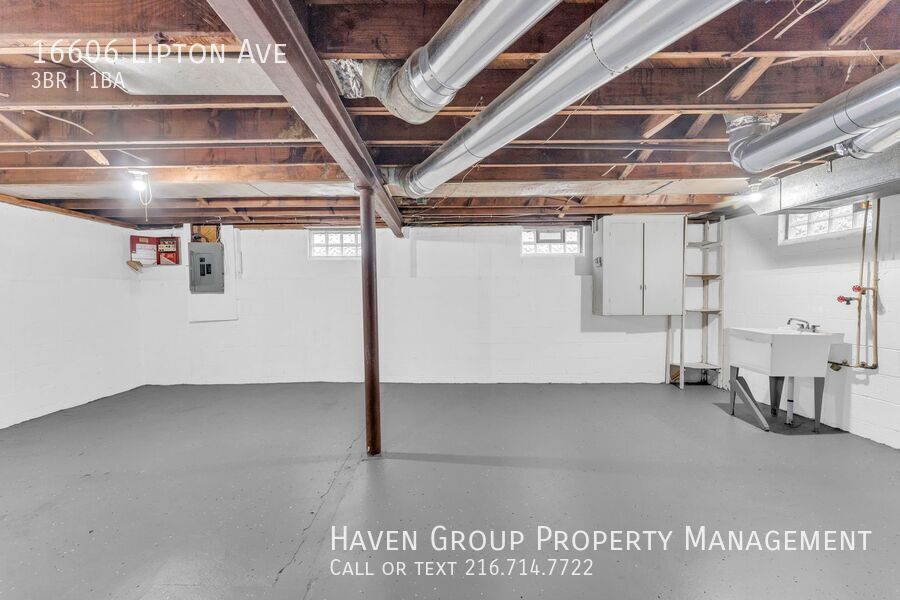 16606 Lipton Ave, Cleveland - Spacious 3-bed 1-bath single-family home! property image