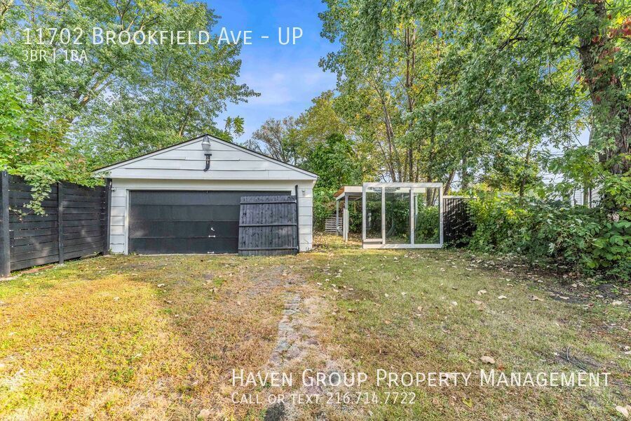 11702 Brookfield Ave | UP, Cleveland - Spacious 3-bed 1-bath multi-family home! property image